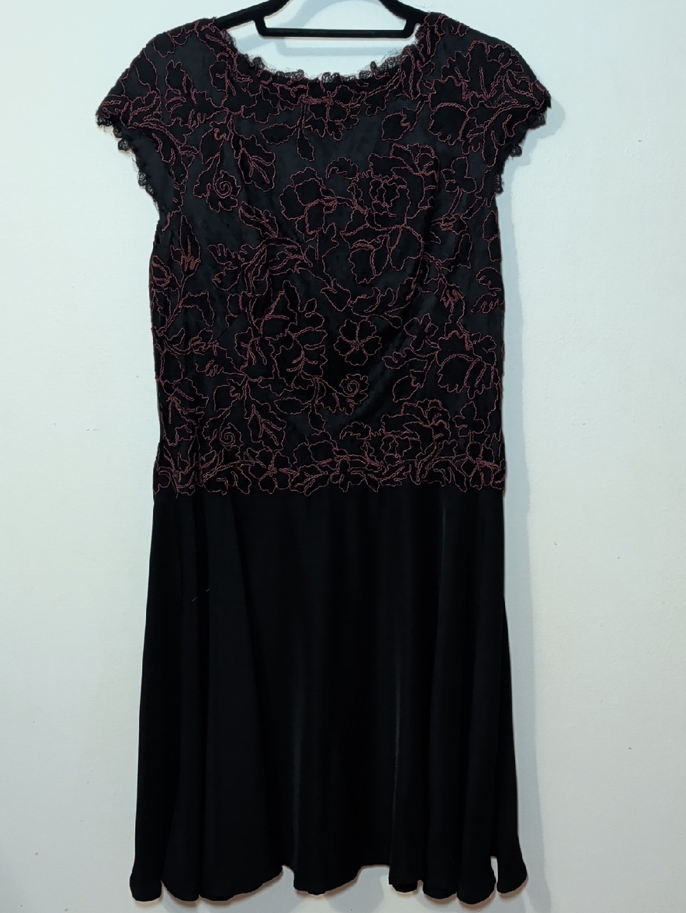 Tadashi Shoji Black Midi Dress with Burgundy Lace Embroidery Women's Size 14